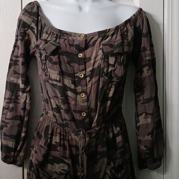 J for Justify camo off the shoulder short romper  Sz M GUC - Picture 3 of 8
